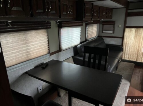 2007 Volvo/Showhauler Dual Slide Coach D-12 4654HP, Automatic, 115k Miles, Loaded, Available Tdoay - Image 15